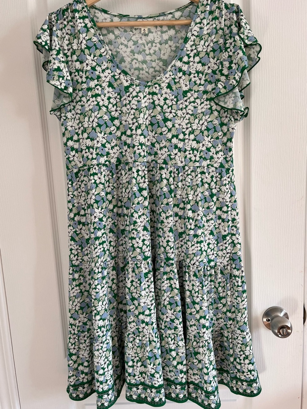 MAX STUDIO Green Floral Flutter Sleeve Tiered Dress Medium - Picture 10 of 13